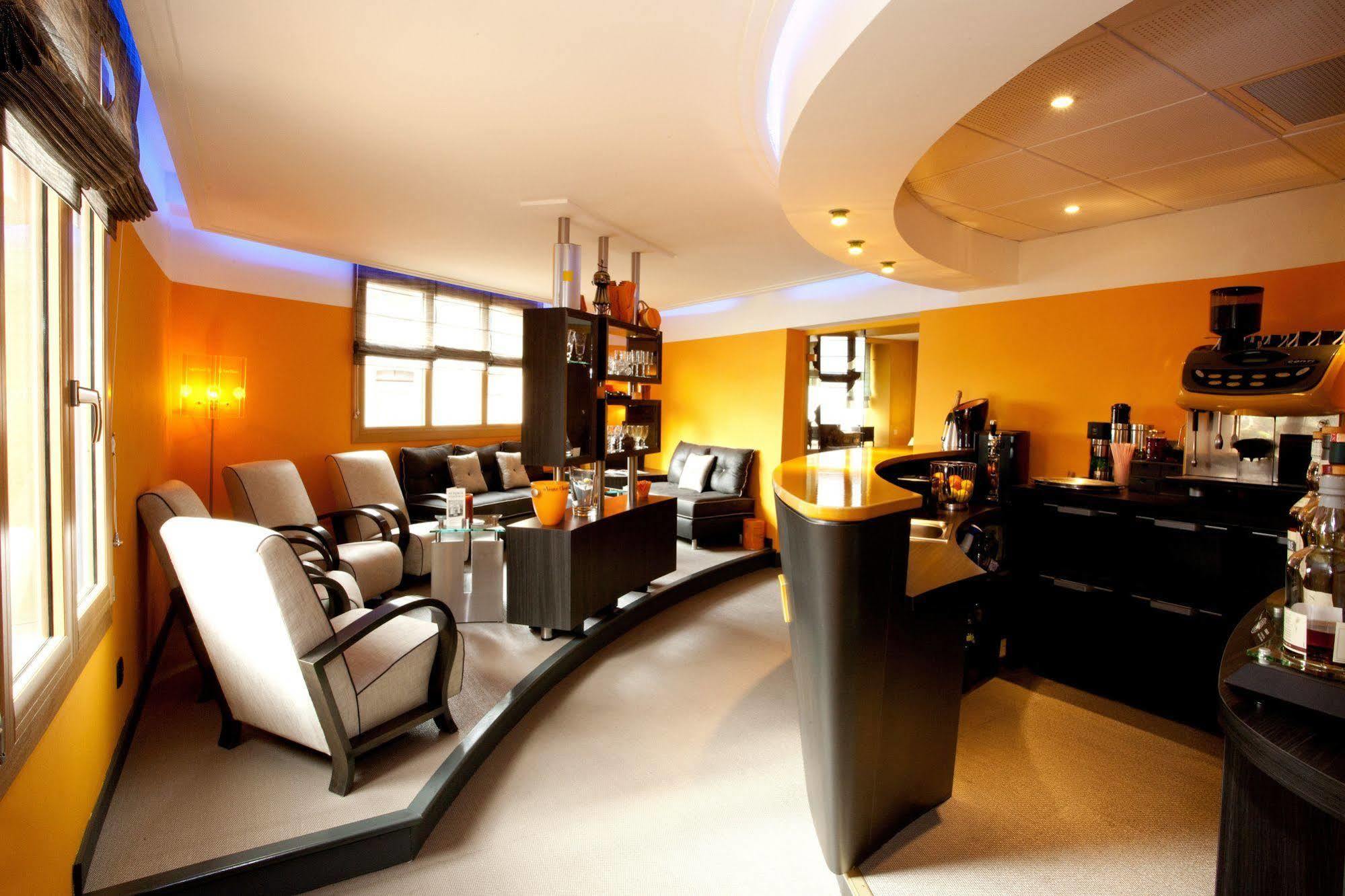 Hotel Du Poids Public 3*