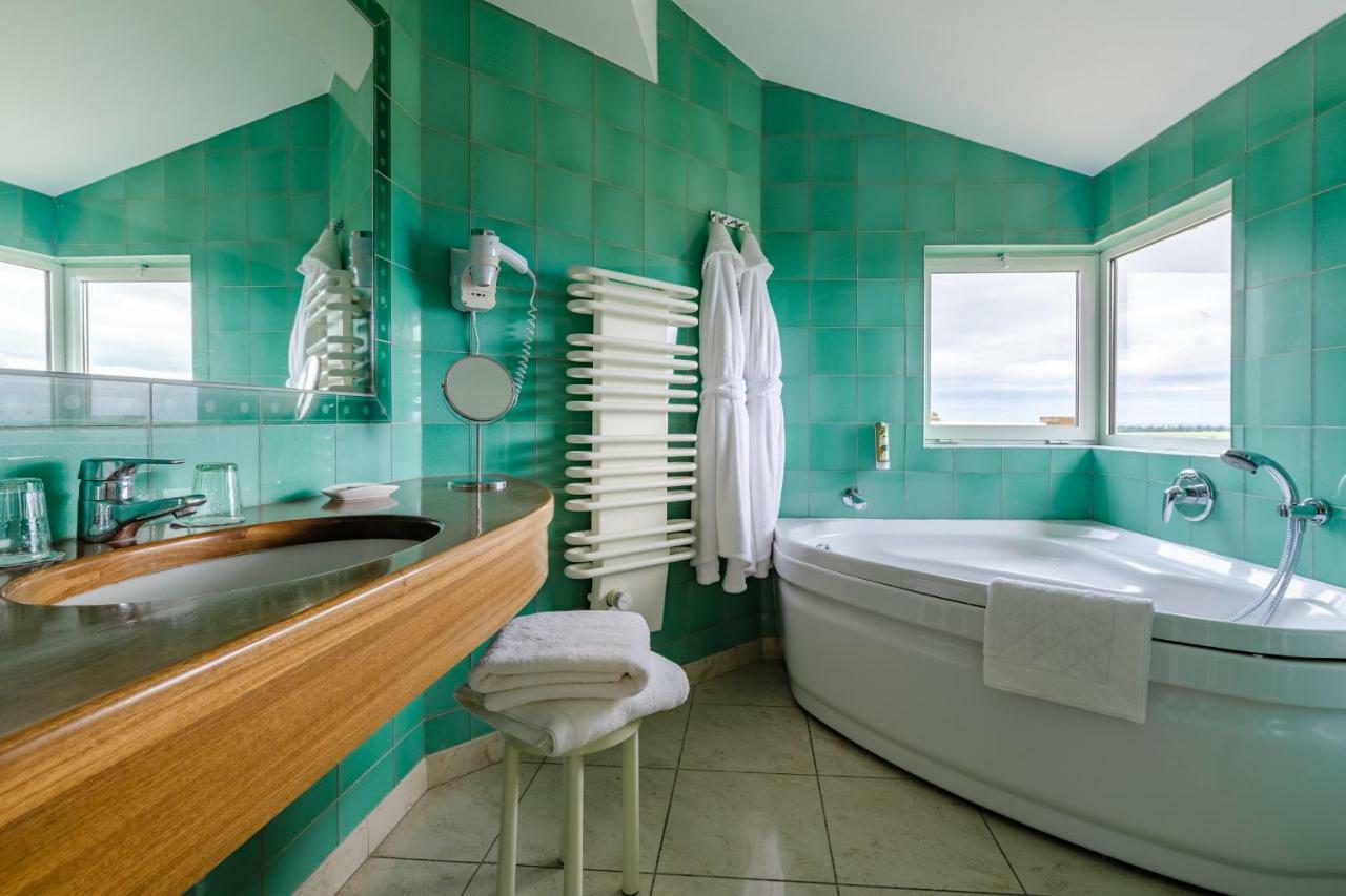 Du Poids Public Hotel