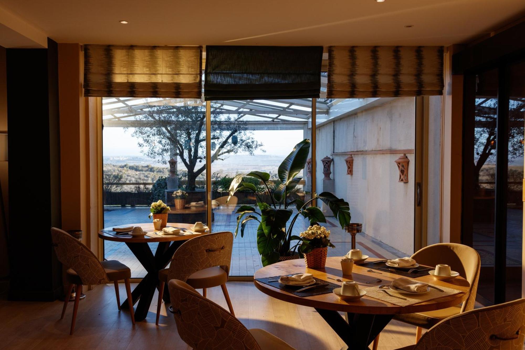Du Poids Public Hotel